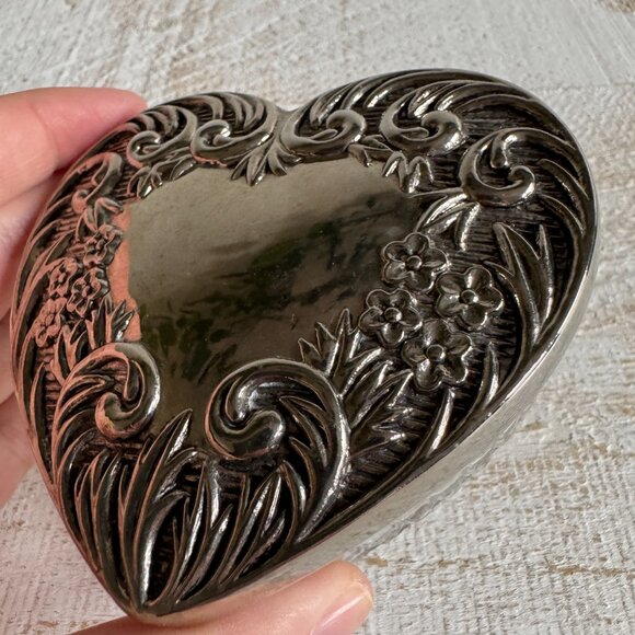 Vintage Clear Glass Heart Shaped Trinket Dish with Silver Plated Lid - Picture 5 of 9